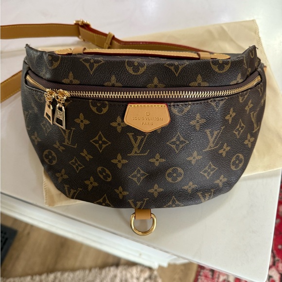 Designer inspired bumbag dark brown flower print with gold hardware - Picture 3 of 8